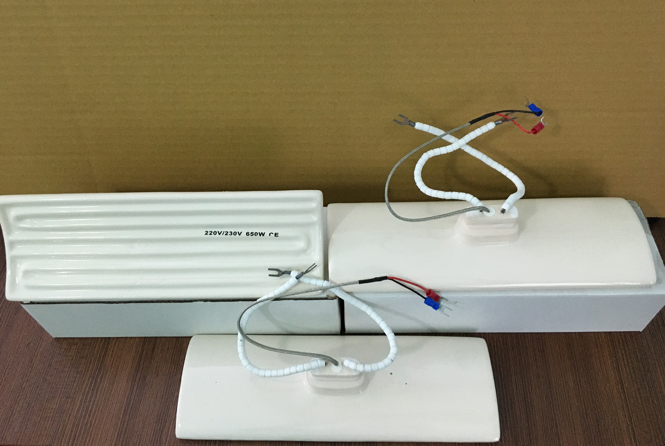 Miếng sứ chữ nhật 220V